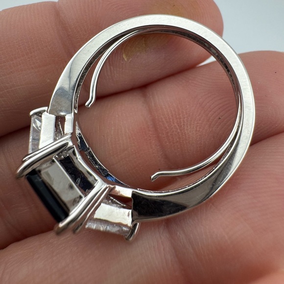 Avon‎ Blue and Clear Stone Ring Sz 11 With Sizer and box - Picture 3 of 7